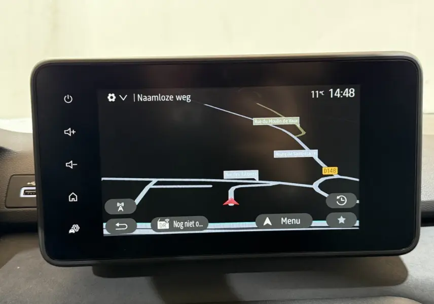 Écran tactile central de navigation 8 pouces du tableau de bord de la Dacia Sandero Extreme+ TCe 110, 2024.