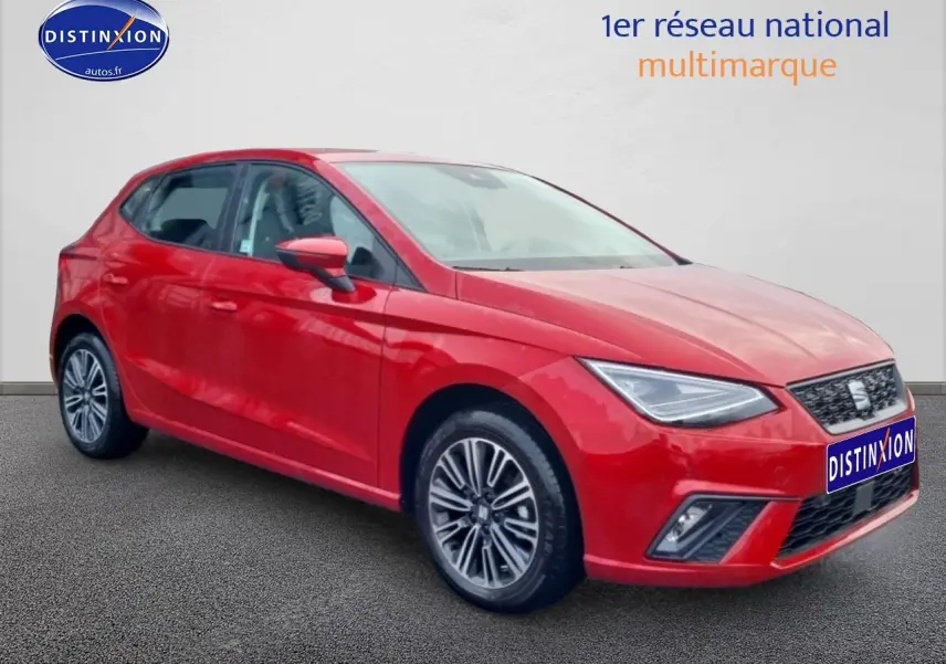 SEAT Ibiza 1.0 TSI 95 Copa rouge désir vue 3/4 avant côté gauche sur fond neutre.
