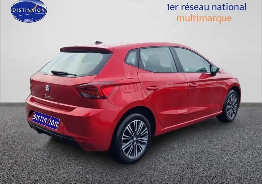 SEAT Ibiza 1.0 TSI 95 Copa rouge désir vue 3/4 arrière droit avec jantes alliage design 16 pouces.