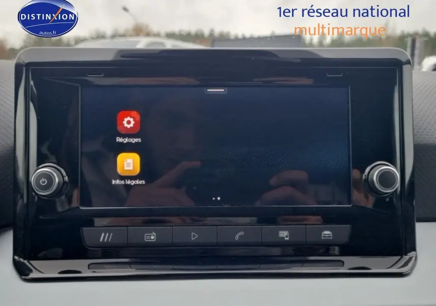 Écran tactile HD 8,25 pouces du système MediaSystem de la SEAT Ibiza gris, vue frontale du tableau de bord.