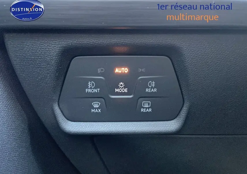 Panneau de commandes d’éclairage intérieur du CUPRA Formentor gris magnétique, avec mode automatique activé.