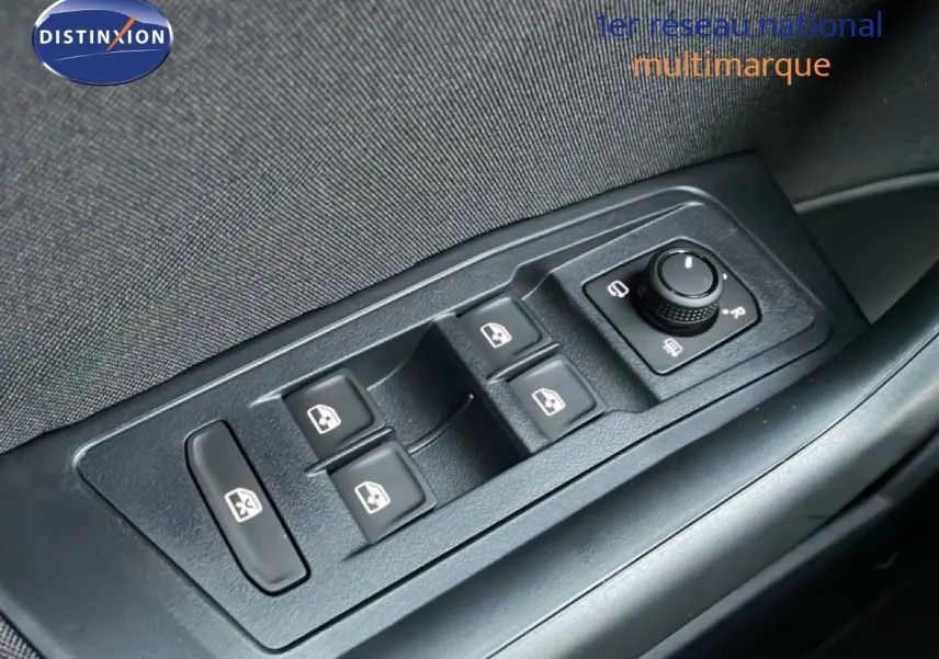 Commande des vitres électriques et réglage des rétroviseurs côté gauche intérieur du Volkswagen T-Roc noir Grenadilla.