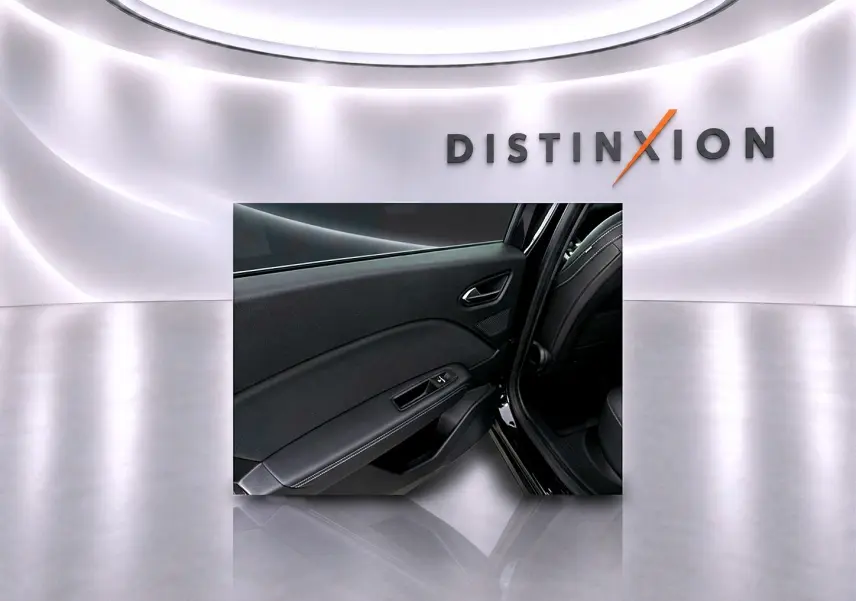Détail de la porte arrière côté gauche d’une Renault Symbioz gris rafale, avec commande de vitre et garniture noire.