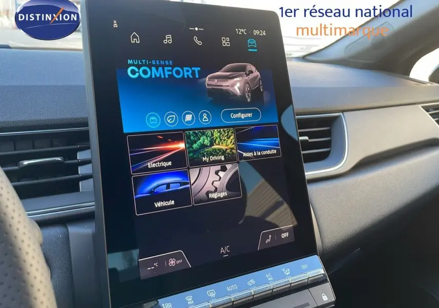Écran tactile central du tableau de bord du Renault Captur E-Tech Hybrid 2025 affichant le mode Confort.