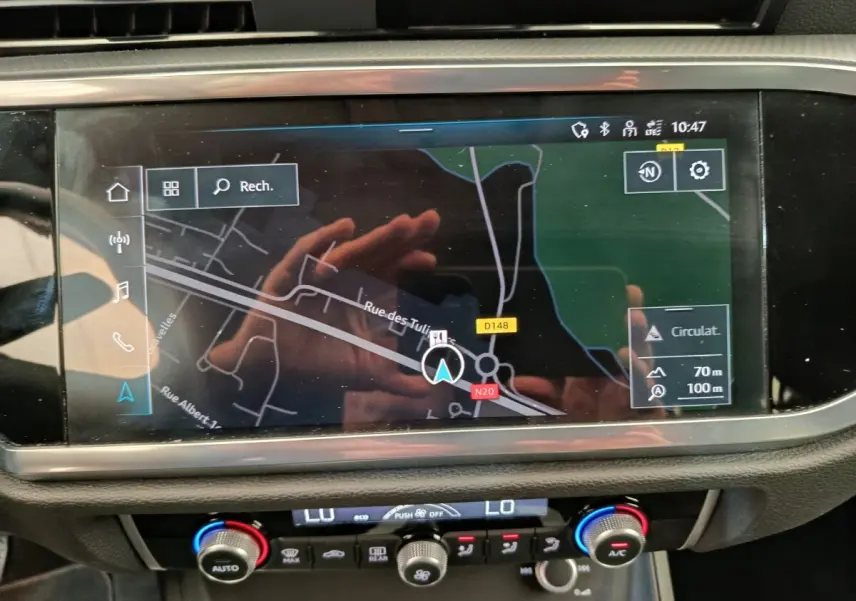 Écran tactile central du système de navigation de l’Audi Q3 Sportback 35 TDI Business Line, affichage satellite.