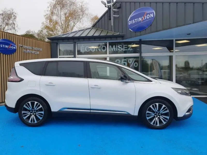 Profil droit d'un Renault Espace blanc nacré 2017 avec vitres surteintées et jantes alliage multibranches