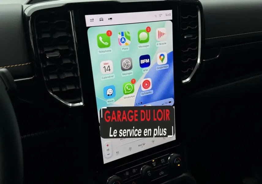 Vue rapprochée de l’écran tactile central du Ford Ranger 2025 avec interface Apple CarPlay affichée.