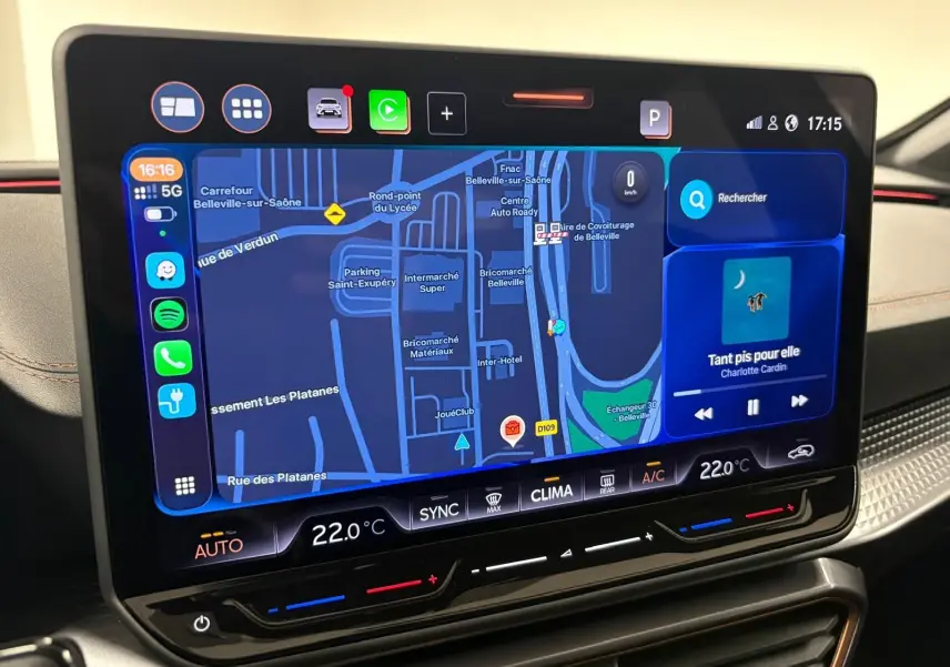 Écran tactile central du CUPRA Formentor 2025 affichant la navigation Europe 3D et commandes climatisation.