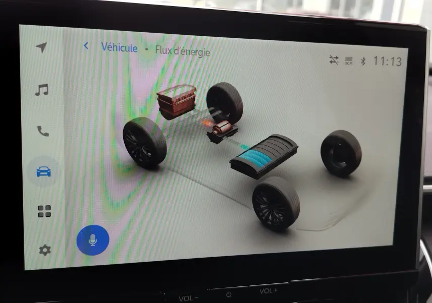 Écran intérieur montrant le flux d’énergie hybride du Toyota Corolla Cross 1.8l 140h Dynamic, interface moderne et épurée.