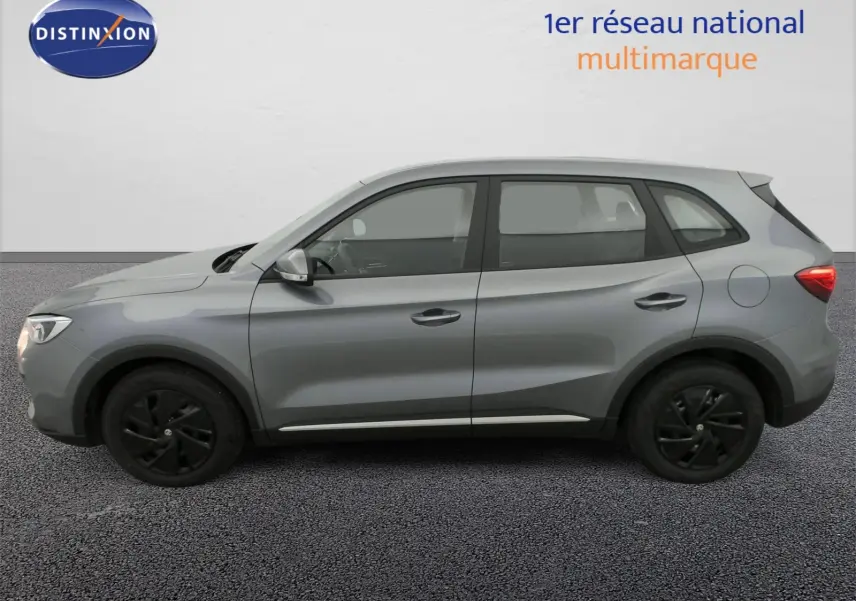 Profil gauche du MG ZS 1.5 L Hybrid+ 2026 en gris Hampstead avec jantes acier noires et poignées ton carrosserie.