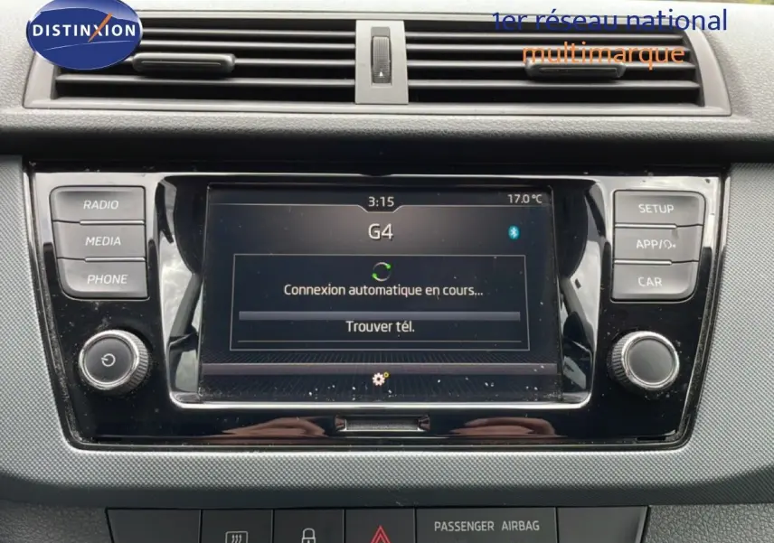 Détail de la console centrale de la Skoda Fabia 2019 avec écran tactile et commandes multimédia en finition noire.