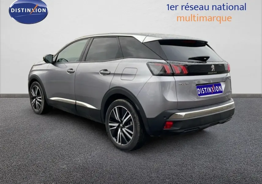 Peugeot 3008 gris Artense métal en 3/4 arrière droit, SUV hybride rechargeable avec jantes bi-ton 19 pouces.