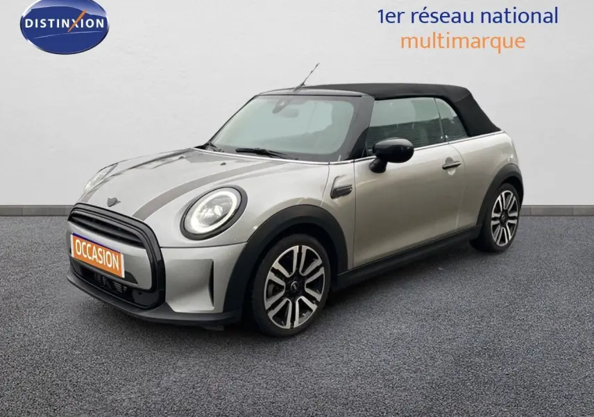 MINI Cabriolet 2023 Melting Silver vue 3/4 avant droit avec capote noire et jantes bicolores.