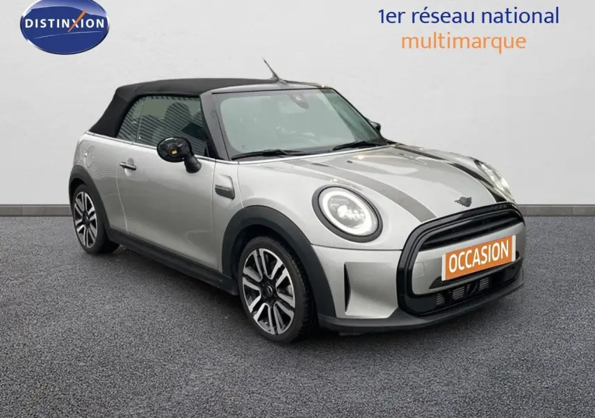 Mini Cabriolet 2023 Melting Silver vue 3/4 avant avec toit noir relevé et jantes bi-ton distinctives
