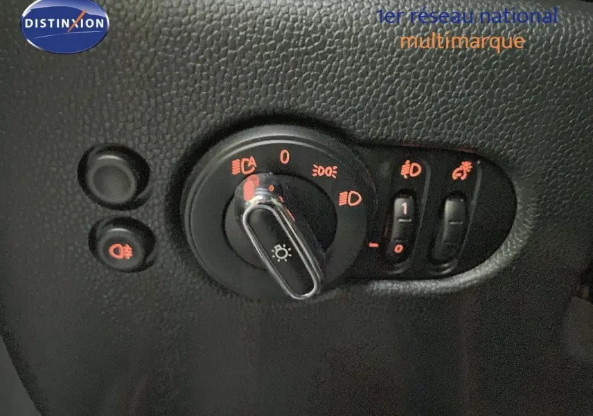 Gros plan sur le sélecteur d'éclairage intérieur de la MINI Cabriolet F57 2023 en finition Melting Silver Metal.