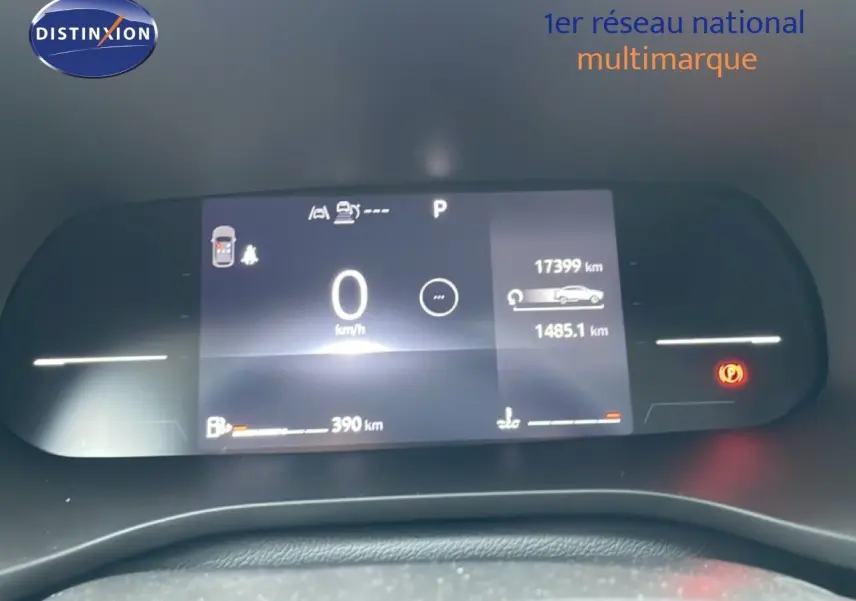 Affichage numérique du tableau de bord de la Renault Arkana 2025 montrant 0 km/h et 17 399 km au compteur.