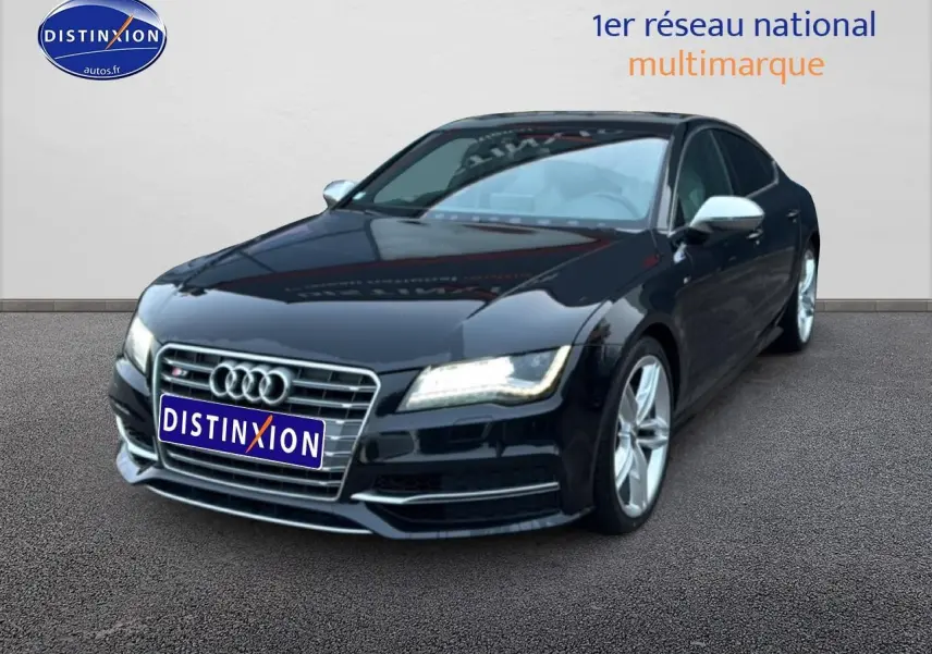Audi S7 Sportback noir vue 3/4 avant droit avec calandre chromée et jantes alu visibles.