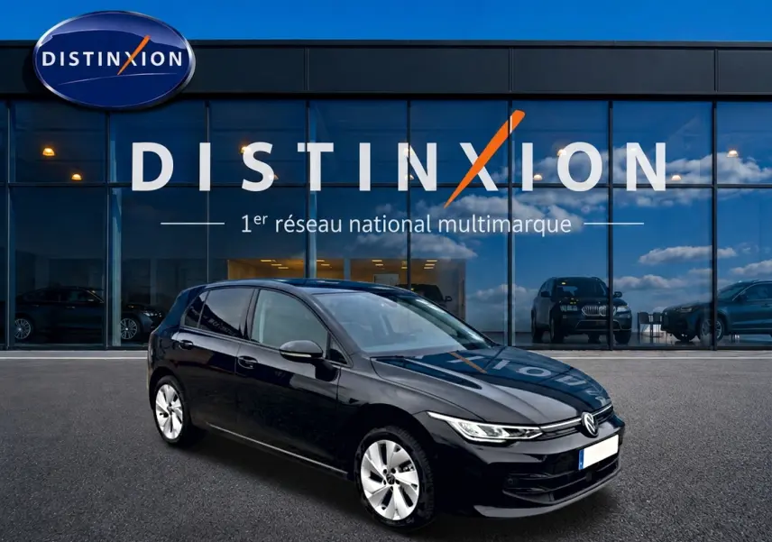 Volkswagen Golf 1.5 etsi evo2 116 life noir vue 3/4 avant avec jantes alu 17 pouces devant showroom Distinxion.