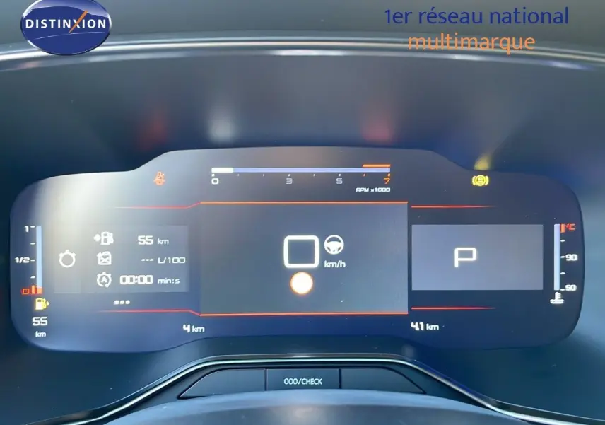 Tableau de bord numérique du Citroën C5 Aircross noir, affichant vitesse, kilométrage et indicateurs au repos.