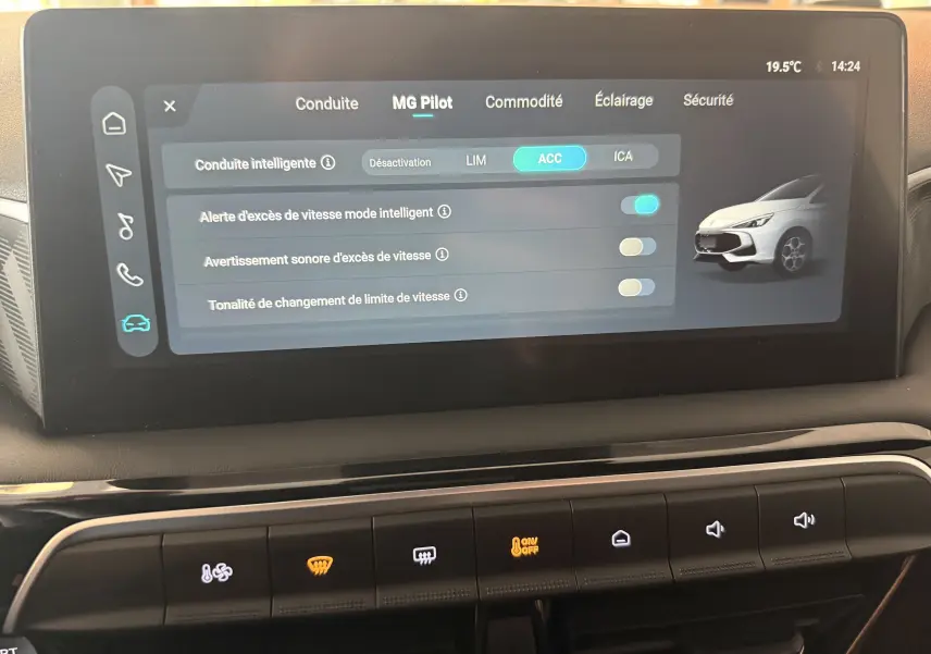 Écran tactile central de 10,25 pouces du MG3 2025 en hampstead grey, affichant les réglages MG Pilot.