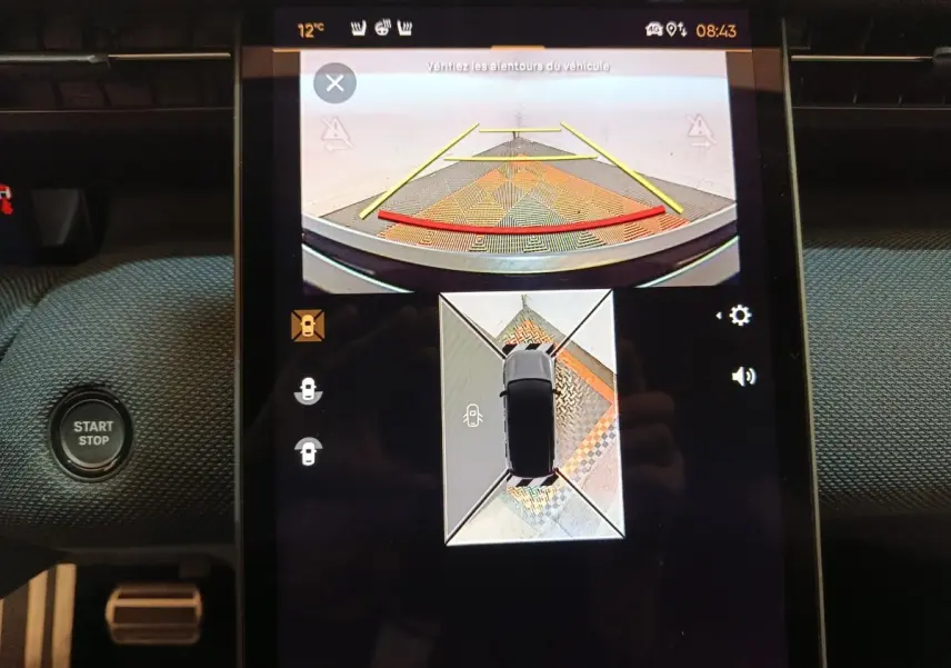 Écran tactile central affichant la caméra 360° et vue arrière du Citroën C5 Hybride noir, avec bouton démarrage visible.