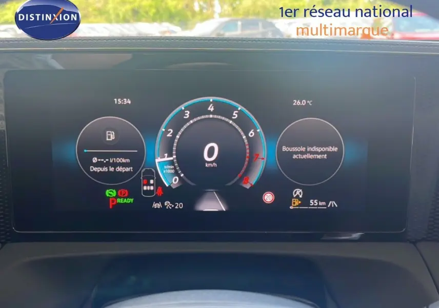 Tableau de bord numérique du Volkswagen Tiguan 1.5 TSI 130ch en noir Grenadilla, affichage vitesse et informations véhicule.