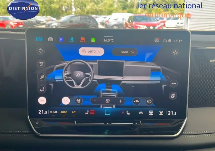 Écran tactile central du Volkswagen Tiguan 2026 montrant les réglages de climatisation et de confort intérieur.