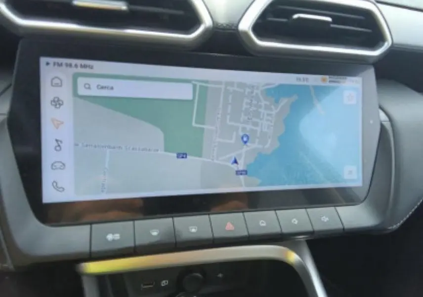Écran tactile 12,3 pouces affichant la navigation, tableau de bord intérieur du MG Motor ZS 1.5 Hybrid+ 197 Luxury.