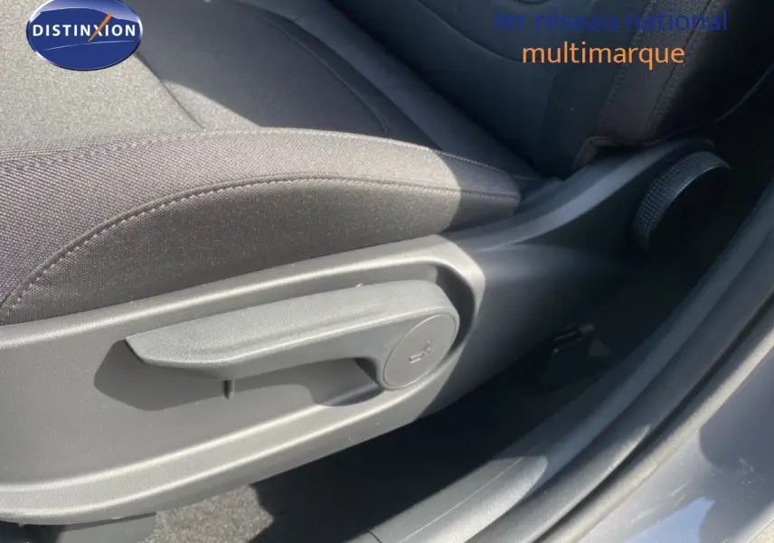 Détail de la manette de réglage du siège côté conducteur sur Hyundai Tucson gris Ecotronic Metal 2026.