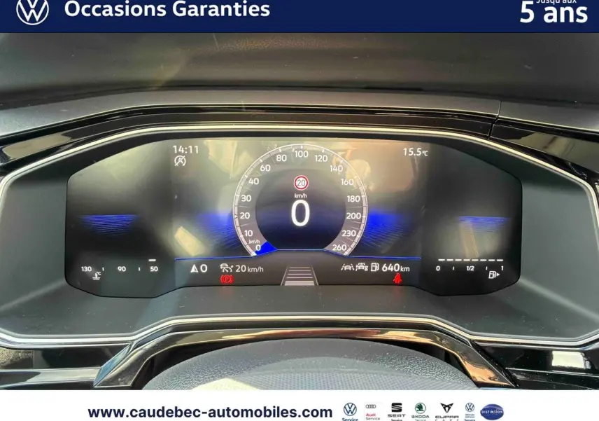 Vue rapprochée du combiné d'instruments digital de la Volkswagen Polo 2025 affichant la vitesse à 0 km/h.