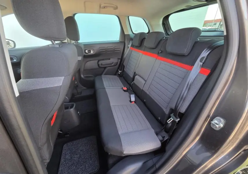 Écran tactile central de la Citroën C3 Aircross 2021 affichant les options Apple CarPlay et Android Auto