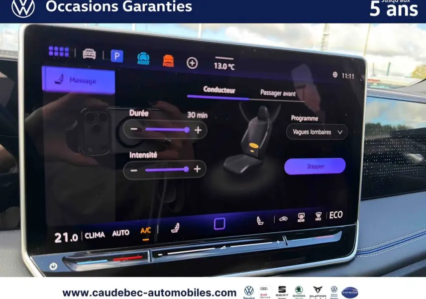 Écran tactile 12,9 pouces affichant le réglage du massage siège dans l'habitacle du Volkswagen Tiguan 2025.