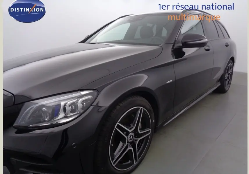 Mercedes Classe C Break 220D AMG Line noir métal vue 3/4 avant droit avec jantes AMG et phares LED distinctifs.