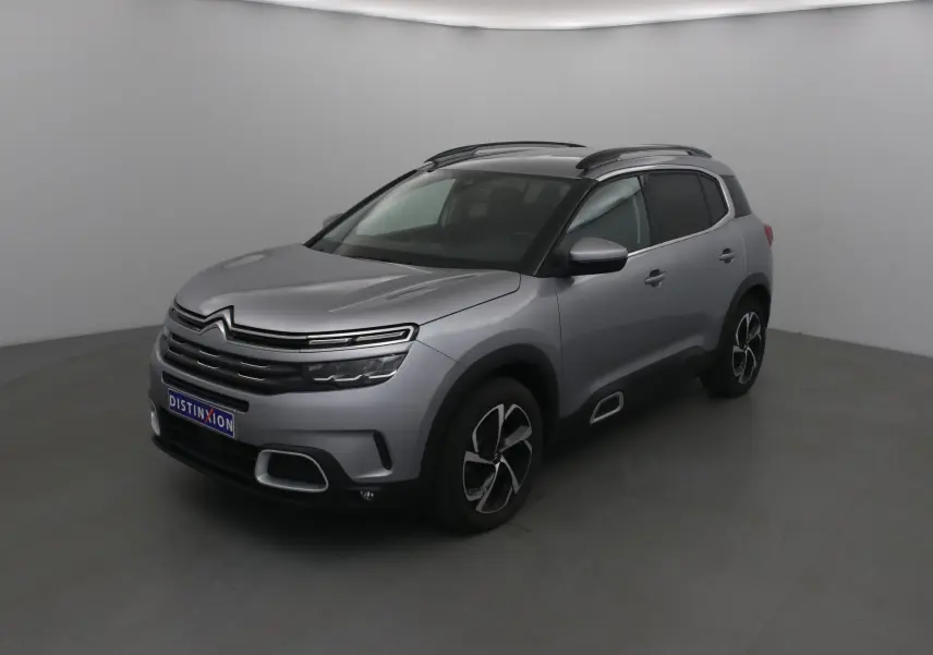 Citroën C5 Aircross gris Artense en 3/4 avant droit, avec jantes noires et toit noir contrasté.