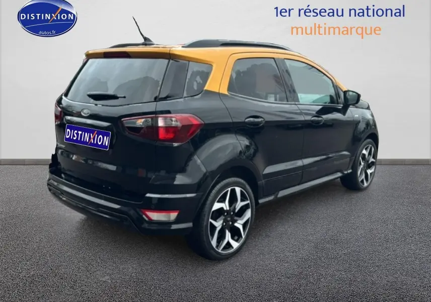 Ford EcoSport noir avec toit jaune, vue 3/4 arrière droit, jantes alliage et vitres teintées visibles.