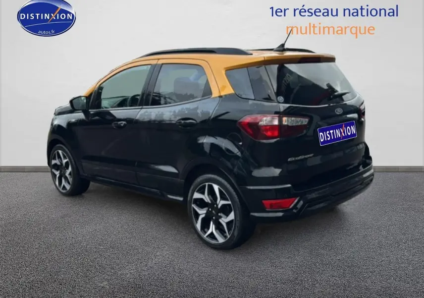 Ford EcoSport noir avec toit orange vue 3/4 arrière droit, jantes alliage et barres de toit visibles.