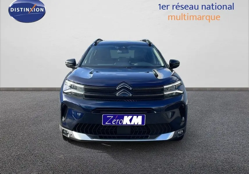 Vue de face du Citroën C5 Aircross 2025 en bleu Eclipse Métal avec calandre noire et détails chromés.