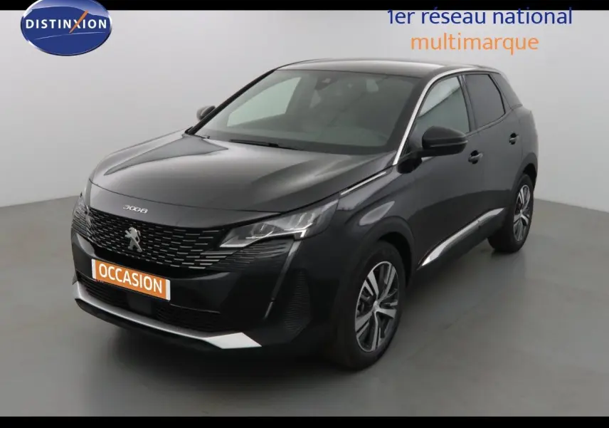 Peugeot 3008 noir perla metal vu en 3/4 avant droit dans un studio lumineux avec logo Distinxion visible.