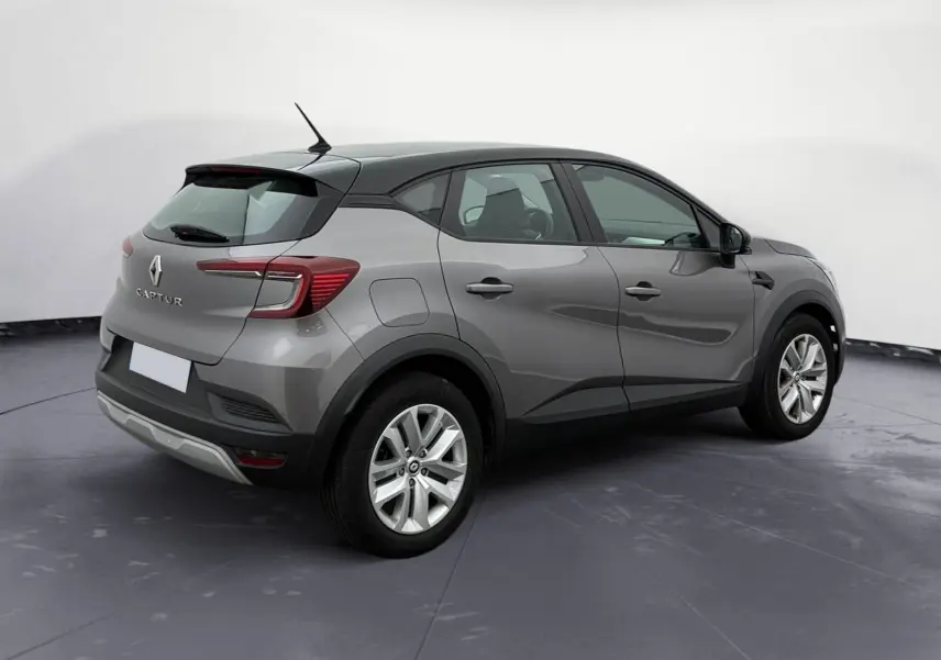 Renault Captur TCE 140 Business gris cassiopée avec toit noir, vue 3/4 arrière côté droit, roue de secours visible.