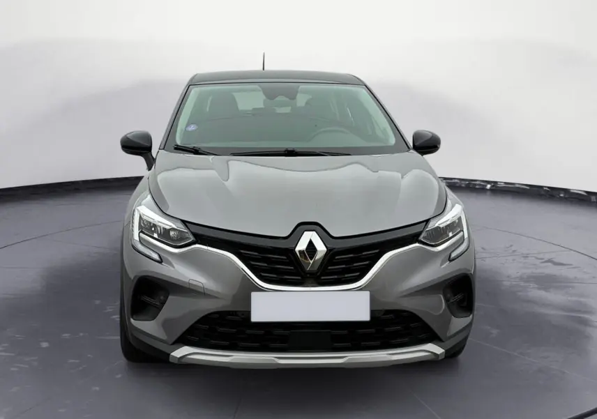 Vue avant d'un Renault Captur gris Cassiopée avec toit noir, calandre noire et signature lumineuse LED en C.