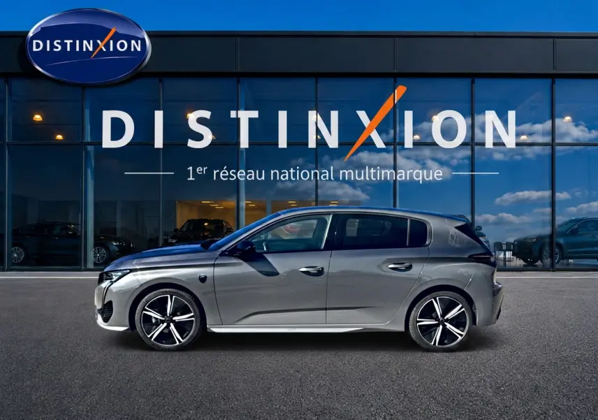 Peugeot 308 1.2 hybrid 145 GT e-dcs6 gris vue de profil côté gauche, jantes alliage noires et argent.