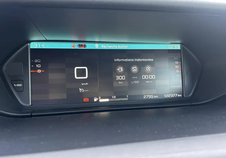 Affichage numérique du tableau de bord de la Citroën C4 Spacetourer 2019, avec informations instantanées et vitesse à zéro.