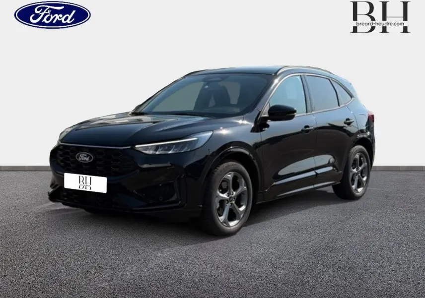 Ford Kuga 2025 noir Agate métallisé en 3/4 avant droit, avec jantes alliage et calandre noire distinctive.
