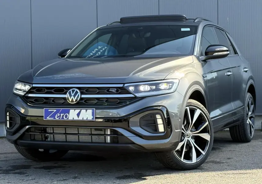 Volkswagen T-Roc gris Indium en 3/4 avant droit avec jantes alliage 19 pouces et toit ouvrant ouvert