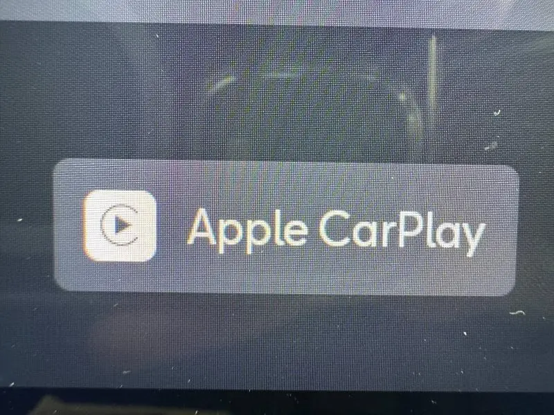 Écran tactile intérieur affichant l'icône Apple CarPlay dans un SEAT Arona 2025, finition Style Special Edicion.