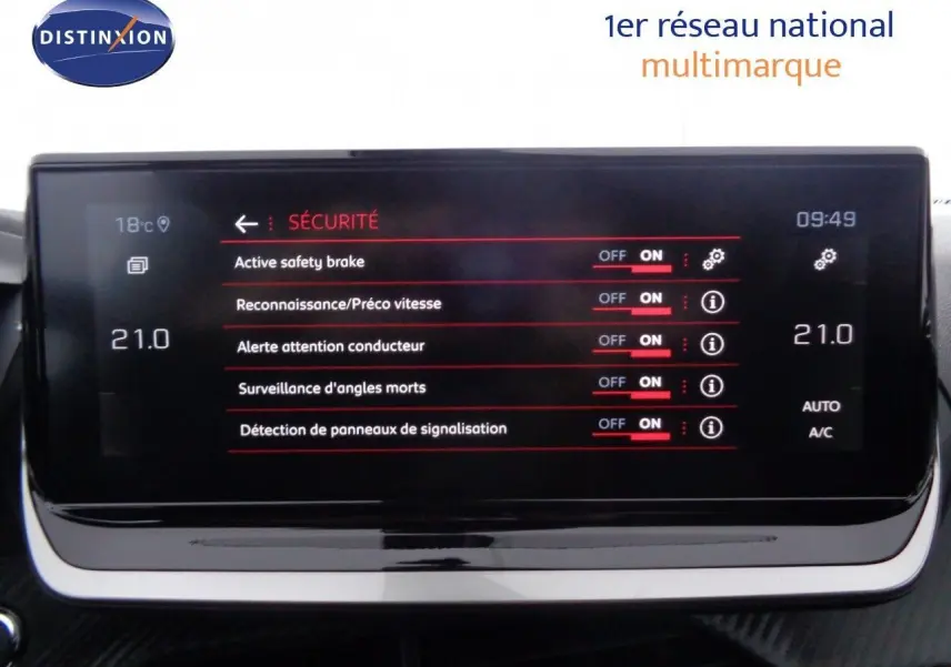 Écran tactile central du Peugeot 2008 gris Artense, affichant les réglages de sécurité activés à 09h49.
