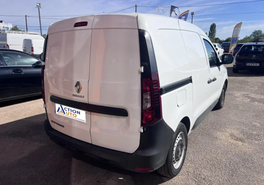 Vue 3/4 arrière droite du Renault Express Van blanc Glacier avec porte latérale coulissante et feux arrière verticaux.