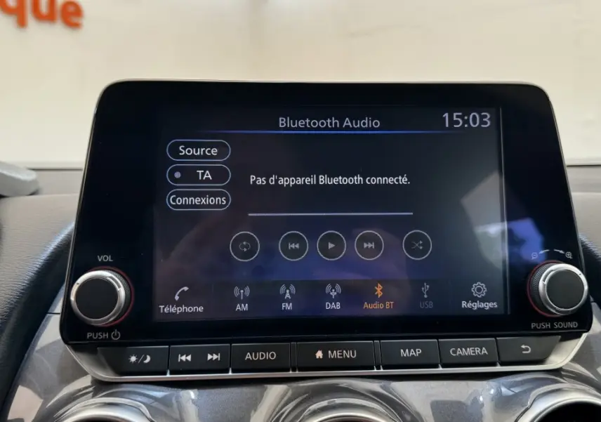 Écran tactile central du Nissan Juke Hybrid 143 Business+ 2023 affichant le menu Bluetooth audio.