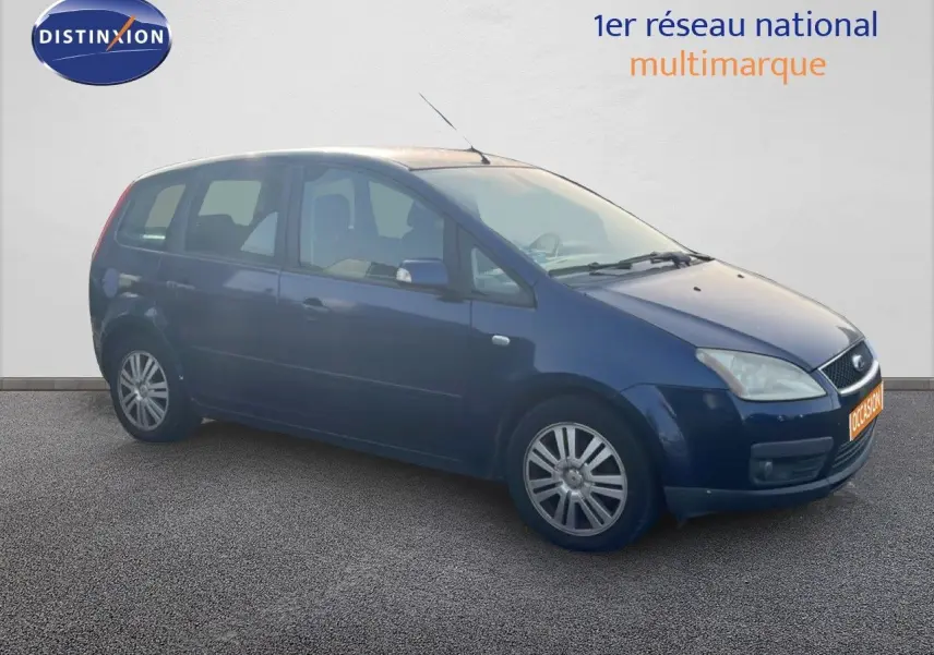 Vue 3/4 avant gauche d'une Ford C-MAX 1.6 TDCI 110CH Ghia bleu foncé métallisé avec jantes alliage et cinq portes.
