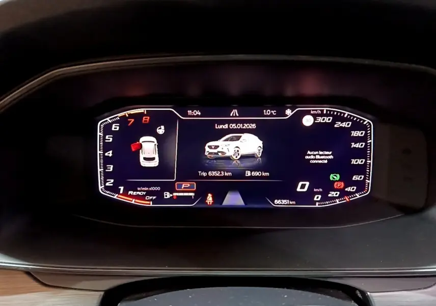 Affichage numérique du combiné d'instruments du CUPRA Formentor 1.5 TSI, vue frontale du tableau de bord.